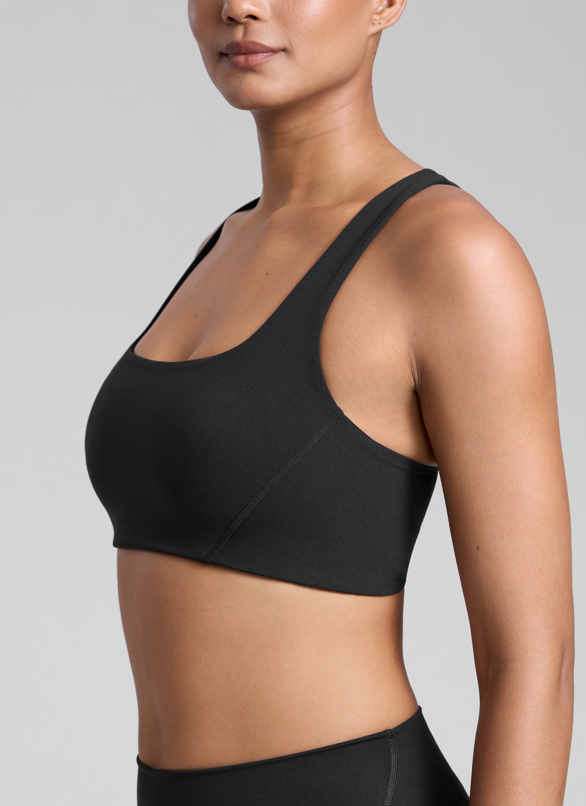 CRZ YOGA Womens Butterlift Double Lined Square Neck Yoga Sports Bra Black @model_info:Barbara
