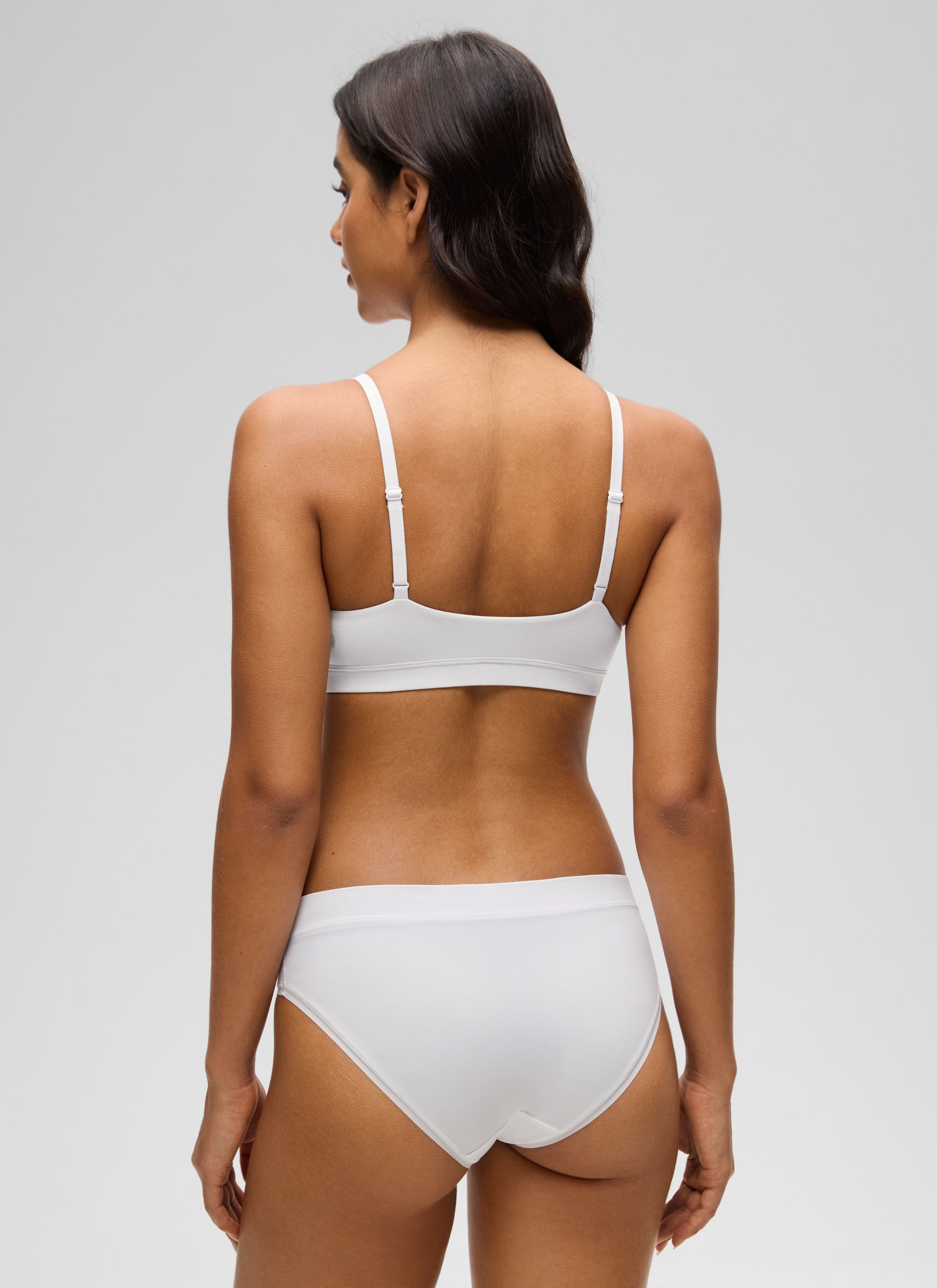 CRZ YOGA Women's Softhold Wireless Scoop Neck  Everyday Bra Adjustable Snow White