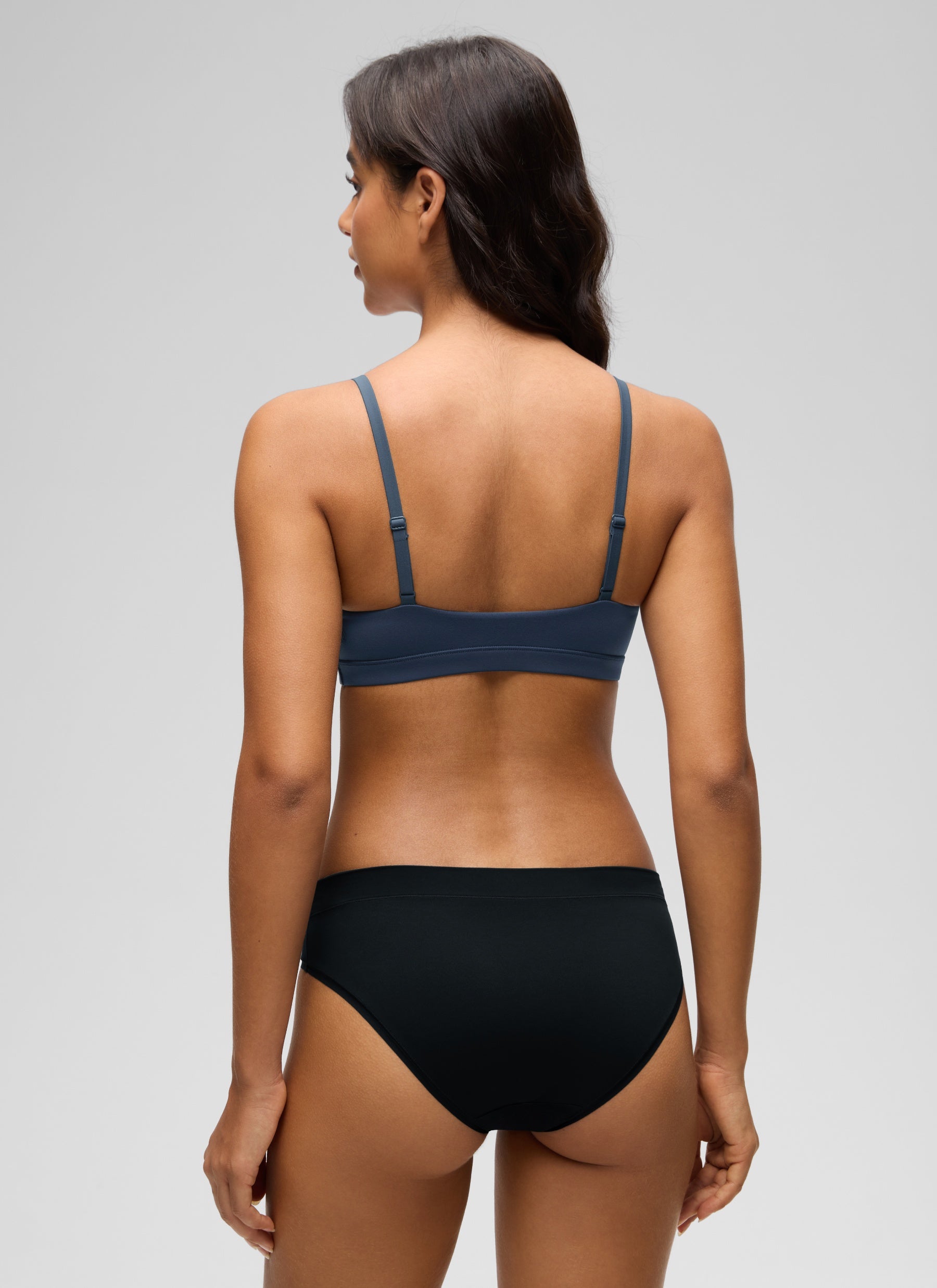 CRZ YOGA Women's Softhold Wireless Scoop Neck  Everyday Bra Adjustable Sargasso