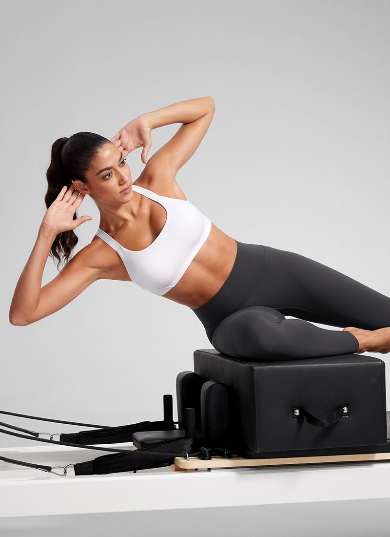 CRZ YOGA Women's Gym Top Butterlift Scoop Neck Bra Adjustable Straps White @model_info:Mariana