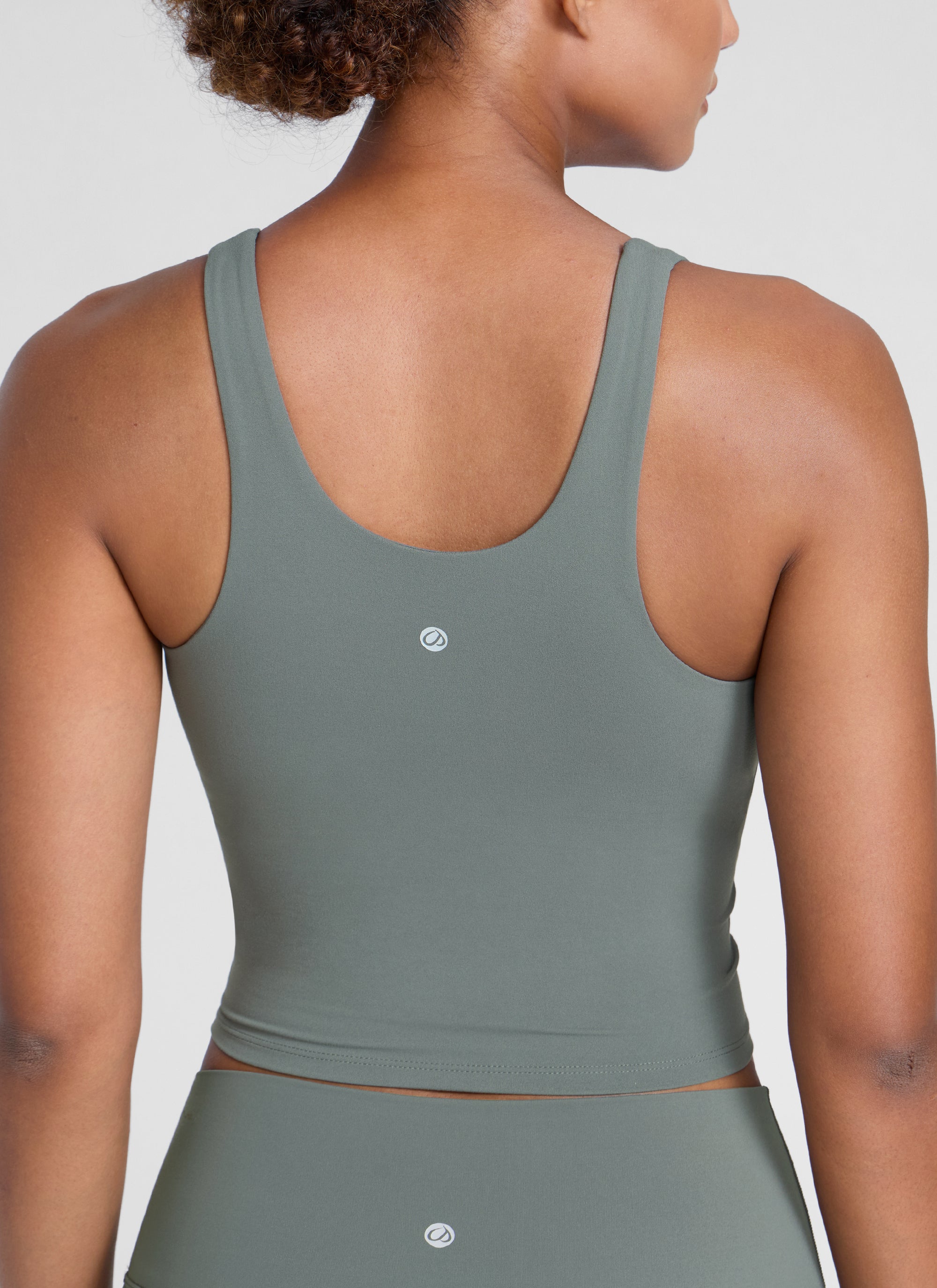 CRZ YOGA Womens Butterlift Racerback U Neck Yoga Built in Bra Tank Grey Sage @model_info:Barbara
