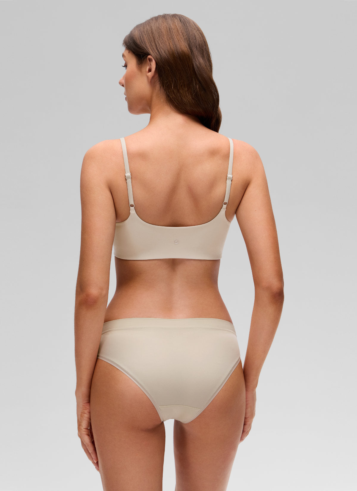 CRZ YOGA Women's Softhold Casual V Neck Mold Spaghetti Strap Bralette Mojave Tan
