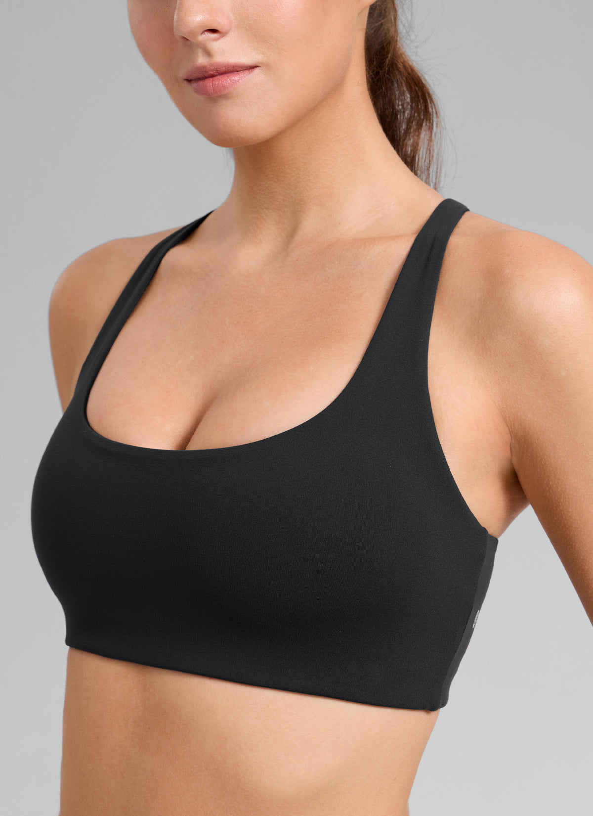 CRZ YOGA Women's Butterlift Workout Cross Back Built in Bra Sports Bra Black @model_info:Gelya