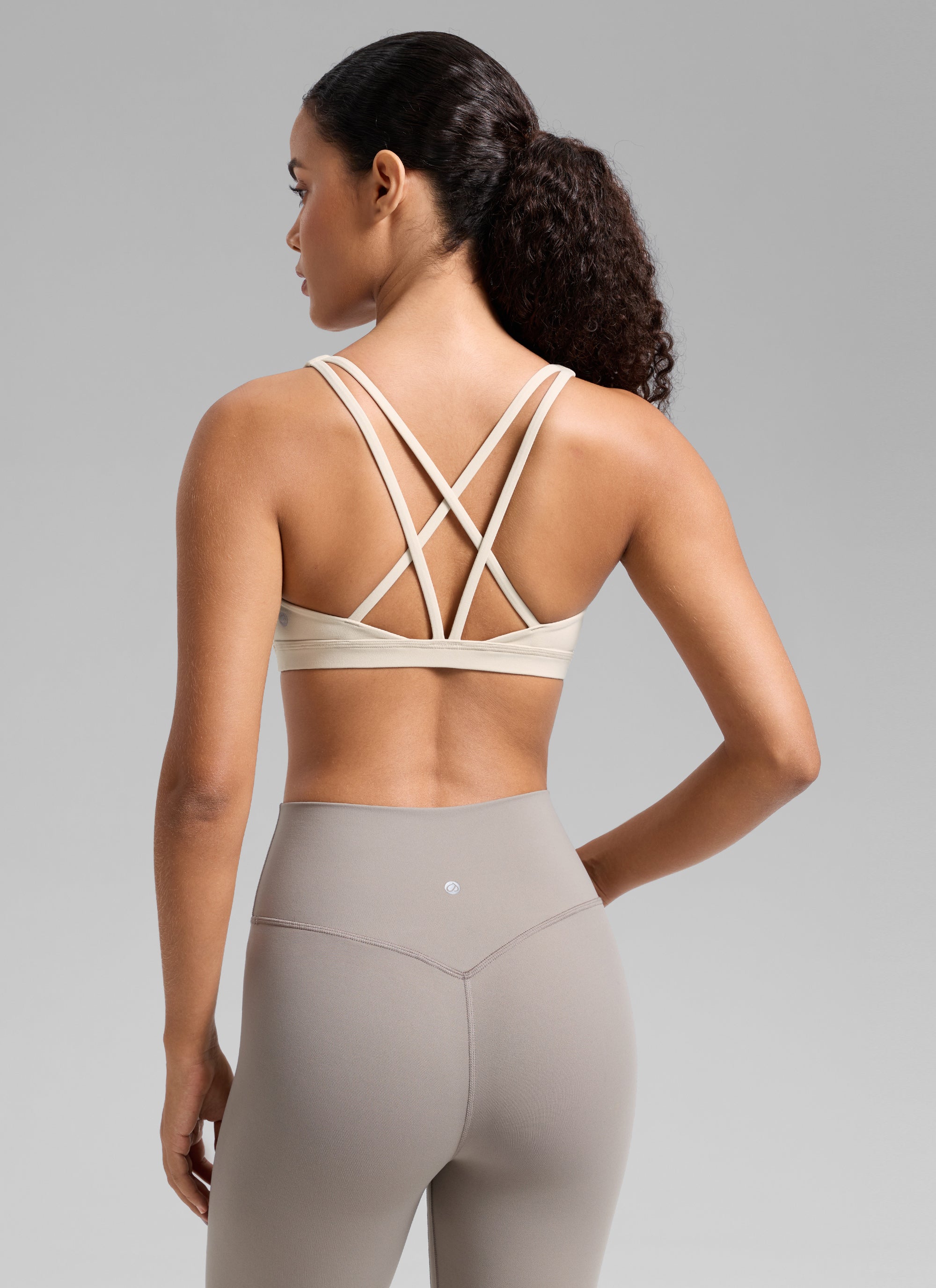 CRZ YOGA Women's Butterlift Workout U Neck Cross Back Sports Bra Mojave Tan