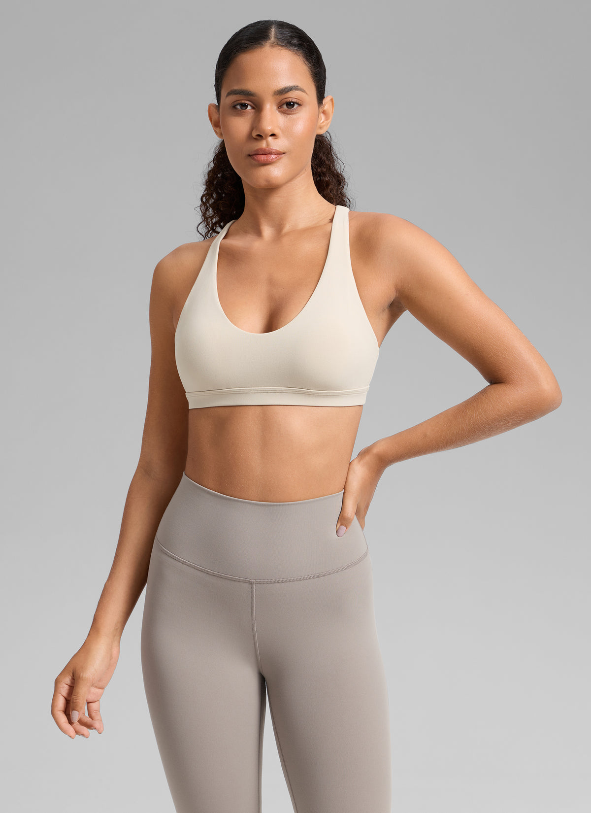 CRZ YOGA Women's Butterlift Workout U Neck Cross Back Sports Bra Mojave Tan @model_info:Gabi