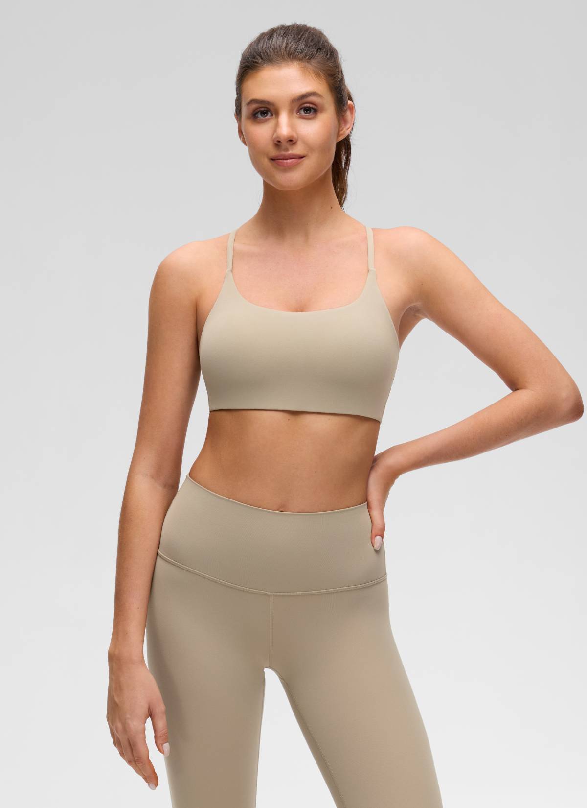 CRZ YOGA Women's Butterluxe Yoga Scoop Neck Twist Cross Back Sport Bra Oak @model_info:Gelya