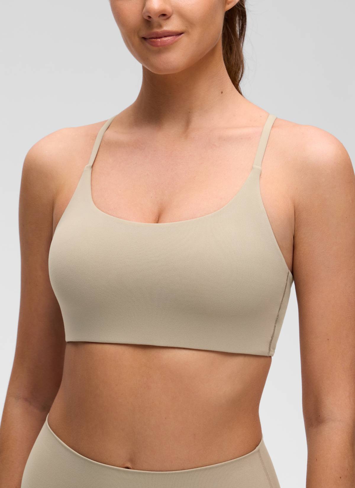CRZ YOGA Women's Butterluxe Yoga Scoop Neck Twist Cross Back Sport Bra Oak @model_info:Gelya