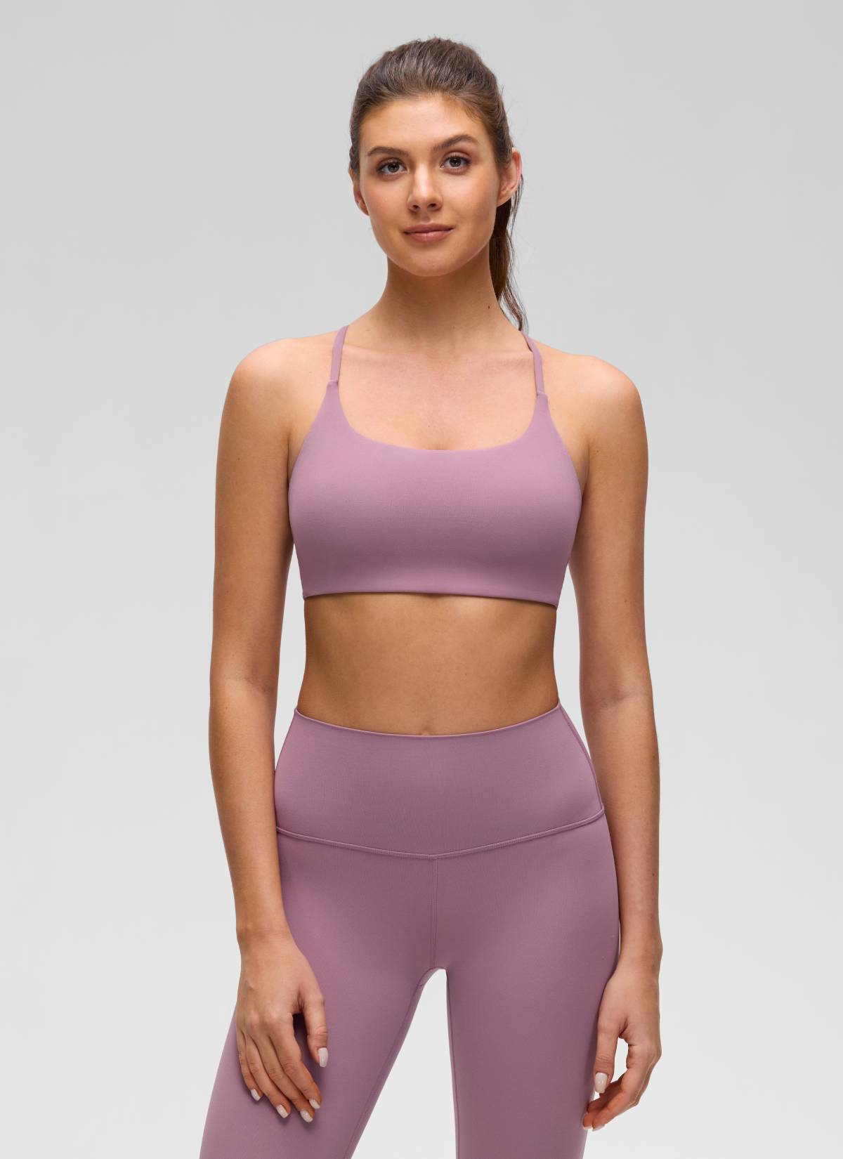 CRZ YOGA Women's Butterluxe Yoga Scoop Neck Twist Cross Back Sport Bra Light Lavender @model_info:Gelya