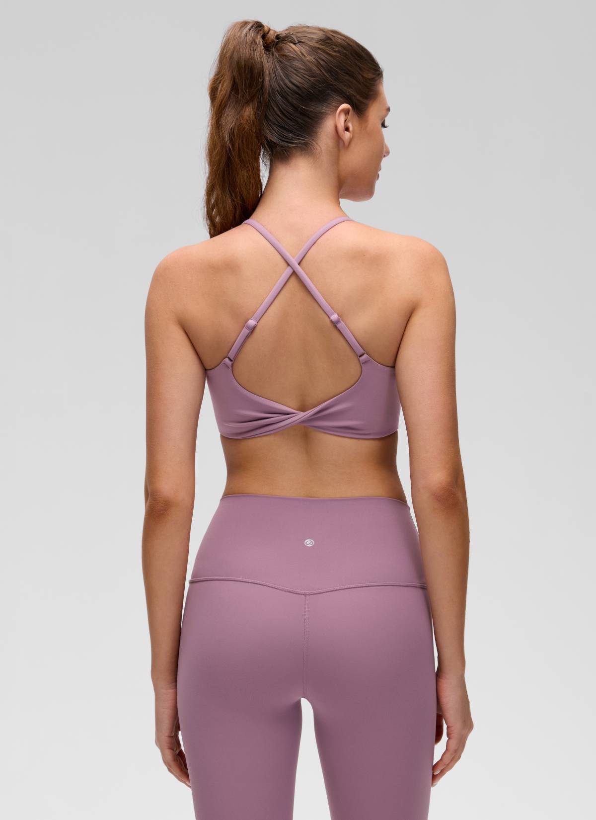 CRZ YOGA Women's Butterluxe Yoga Scoop Neck Twist Cross Back Sport Bra Light Lavender @model_info:Gelya
