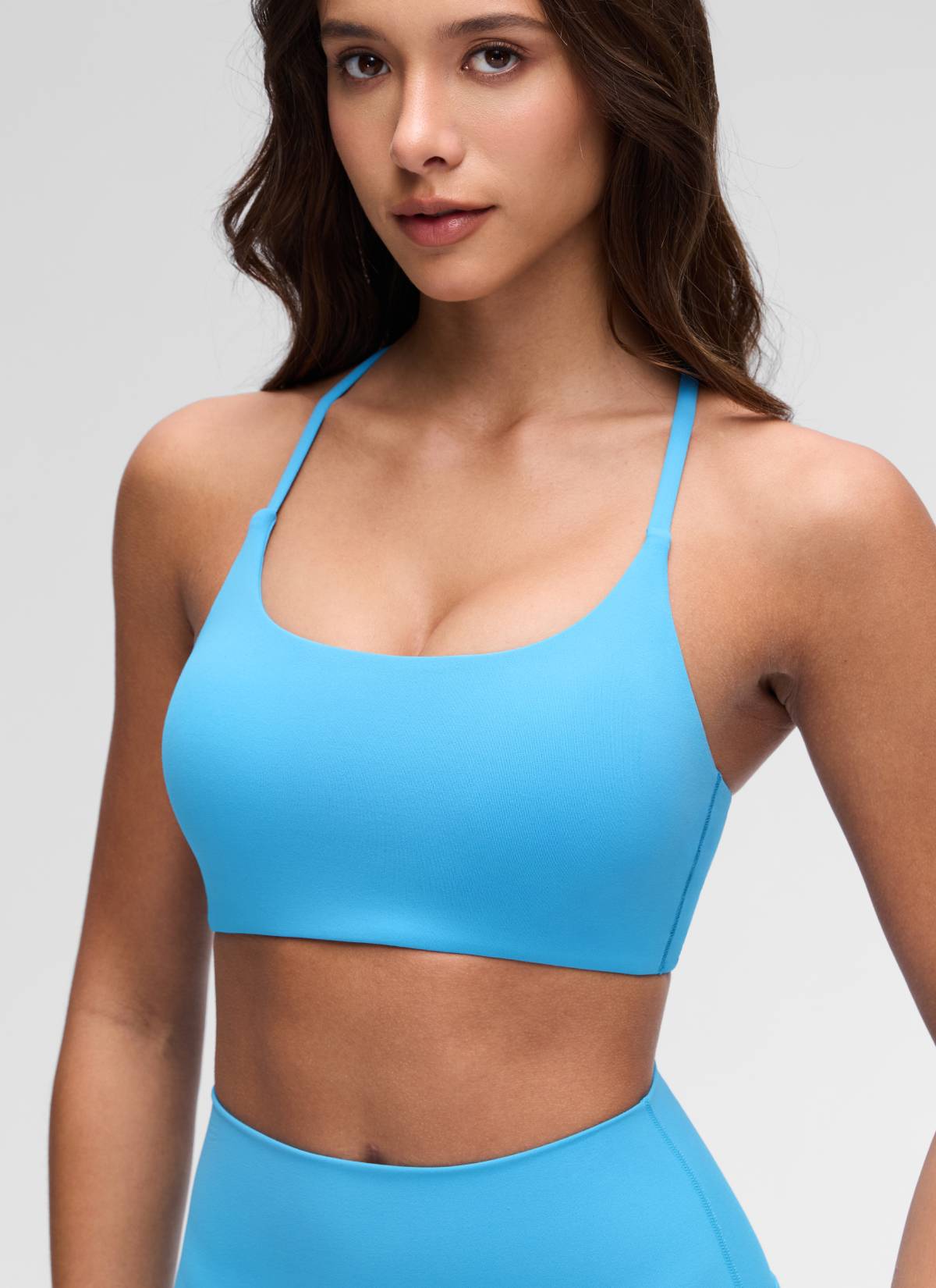 CRZ YOGA Women's Butterluxe Yoga Scoop Neck Twist Cross Back Sport Bra Kayak Blue @model_info:Maria