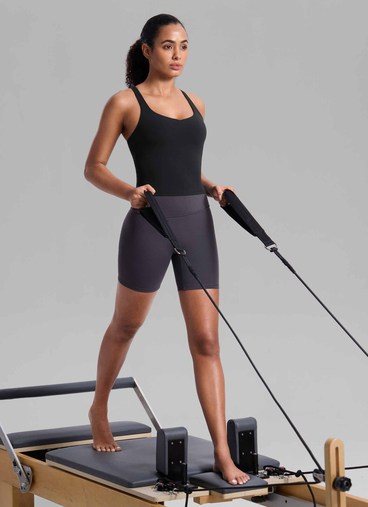 CRZ YOGA Women's Butterlift Workout V Neck Racerback Built in Bra Tank Black @model_info:Nicole