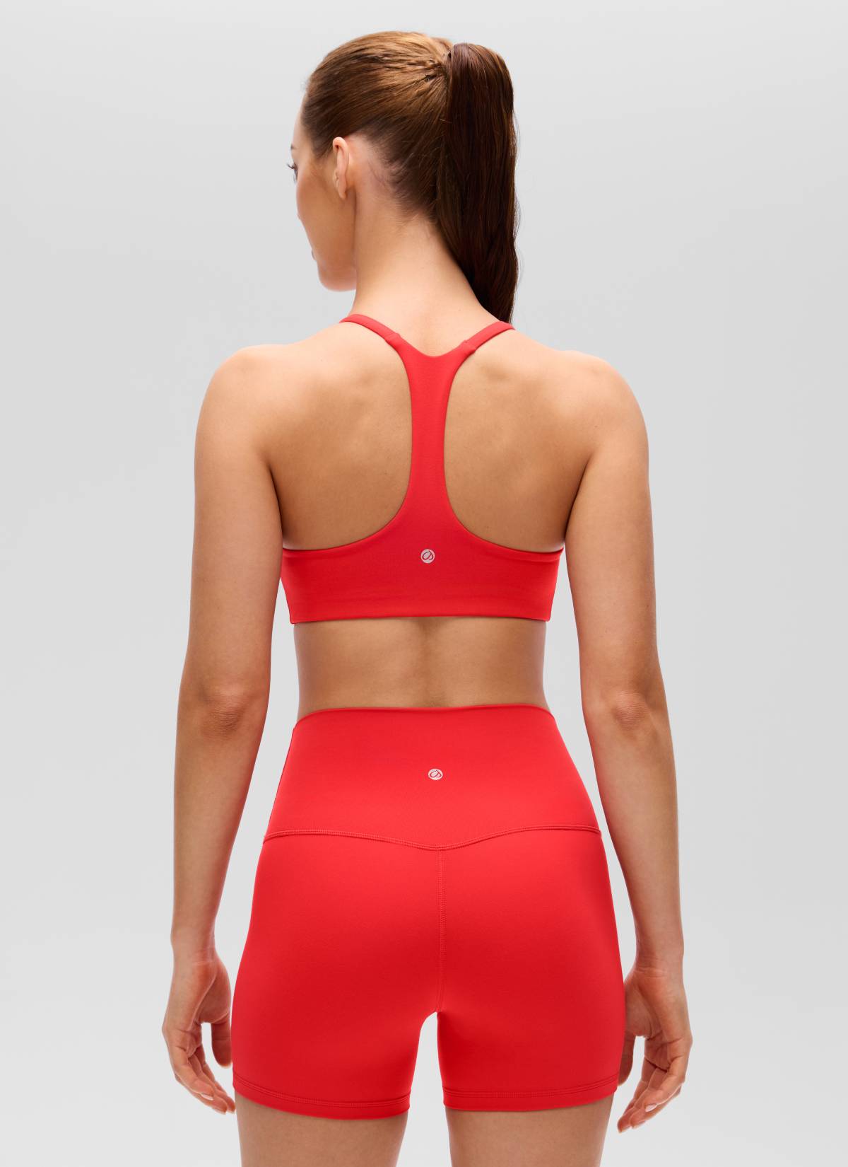 CRZ YOGA Women's Butterluxe V Neck  Racerback Thin Straps Sports Bra Deep Red @model_info:Lary