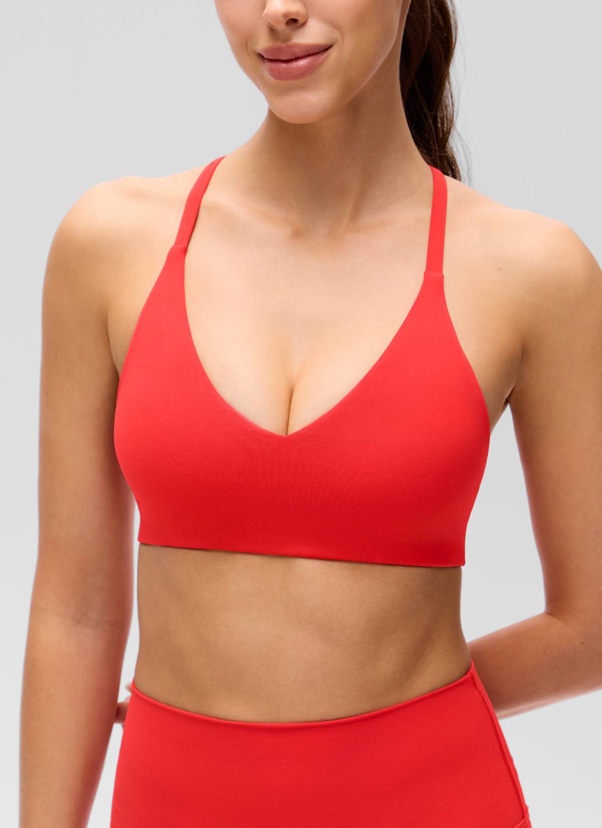 CRZ YOGA Women's Butterluxe V Neck  Racerback Thin Straps Sports Bra Deep Red @model_info:Lary