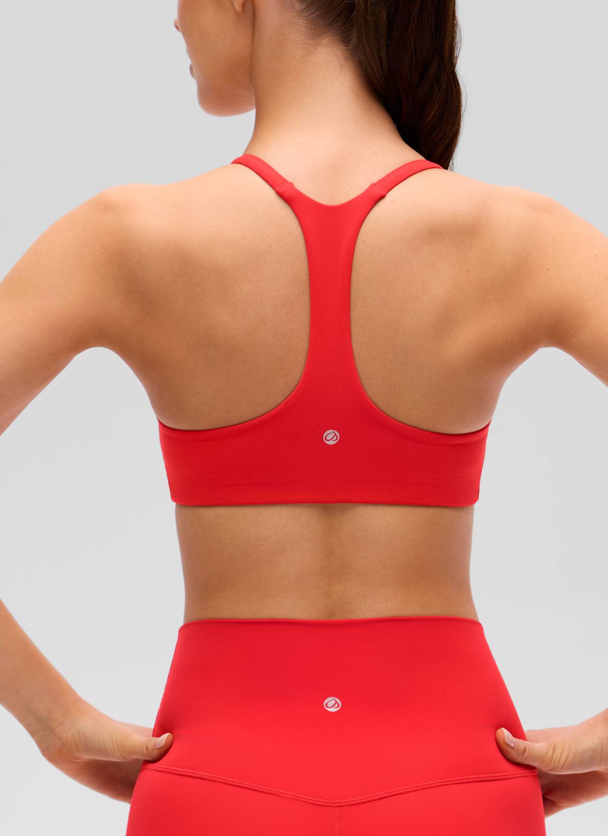 CRZ YOGA Women's Butterluxe V Neck  Racerback Thin Straps Sports Bra Deep Red @model_info:Lary
