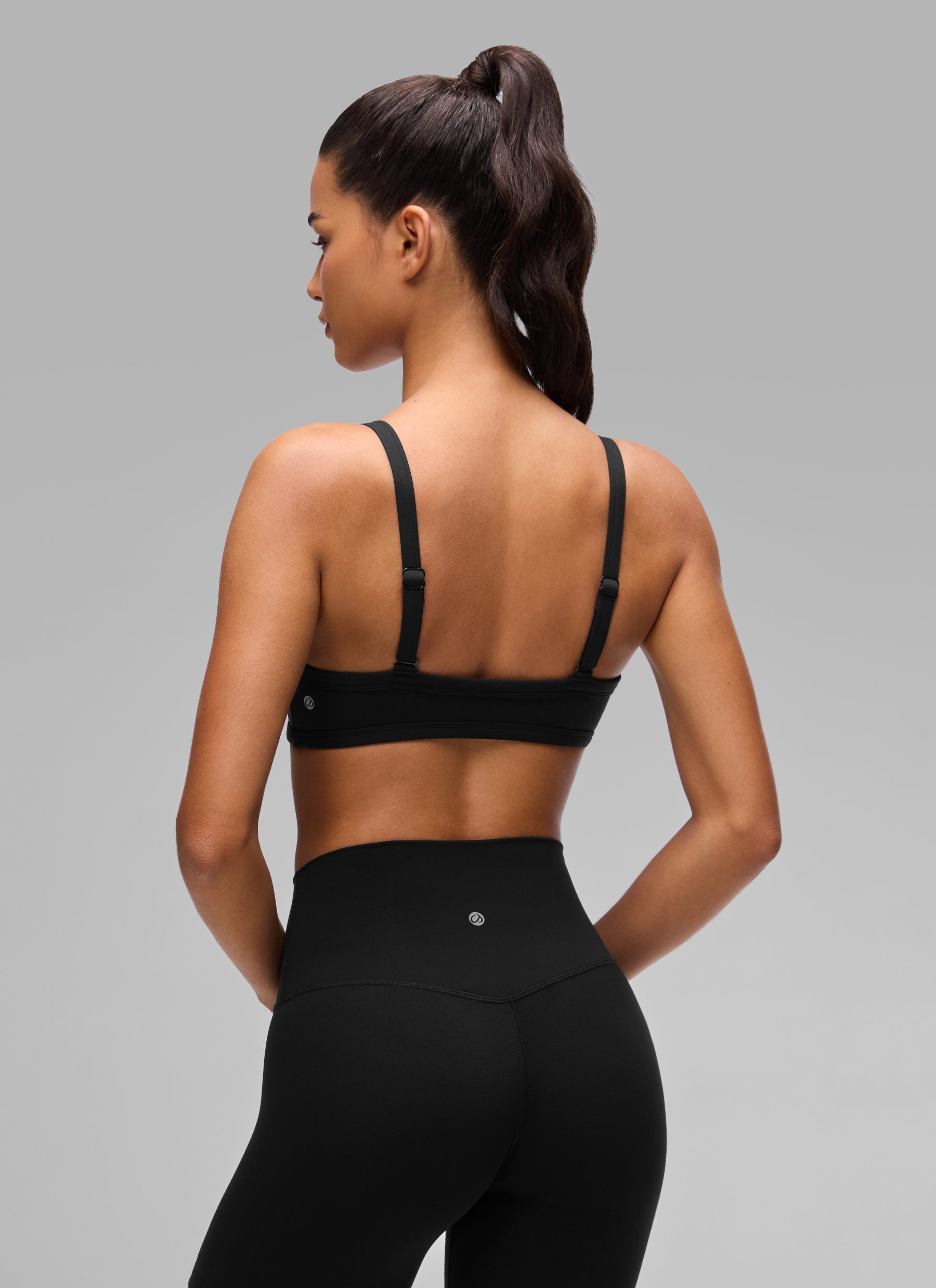CRZ YOGA Butterlift Women's Double Lined V Neck Workout Sports Bras Black @model_info:A