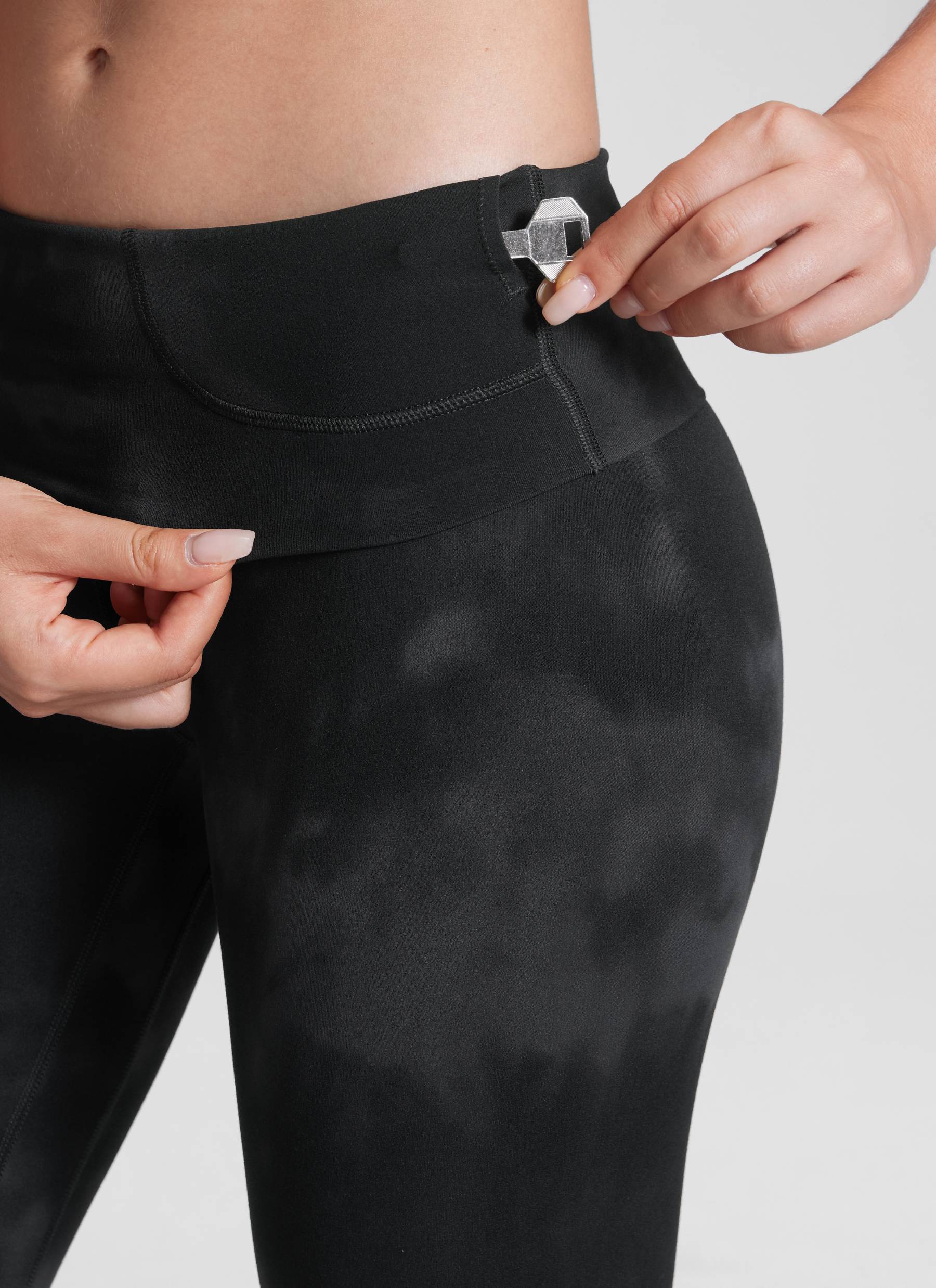 CRZ YOGA Women's Yoga Super High Waist Butterluxe Yoga Leggings 28'' Black Tie Dye Flowers @model_info:Malisa