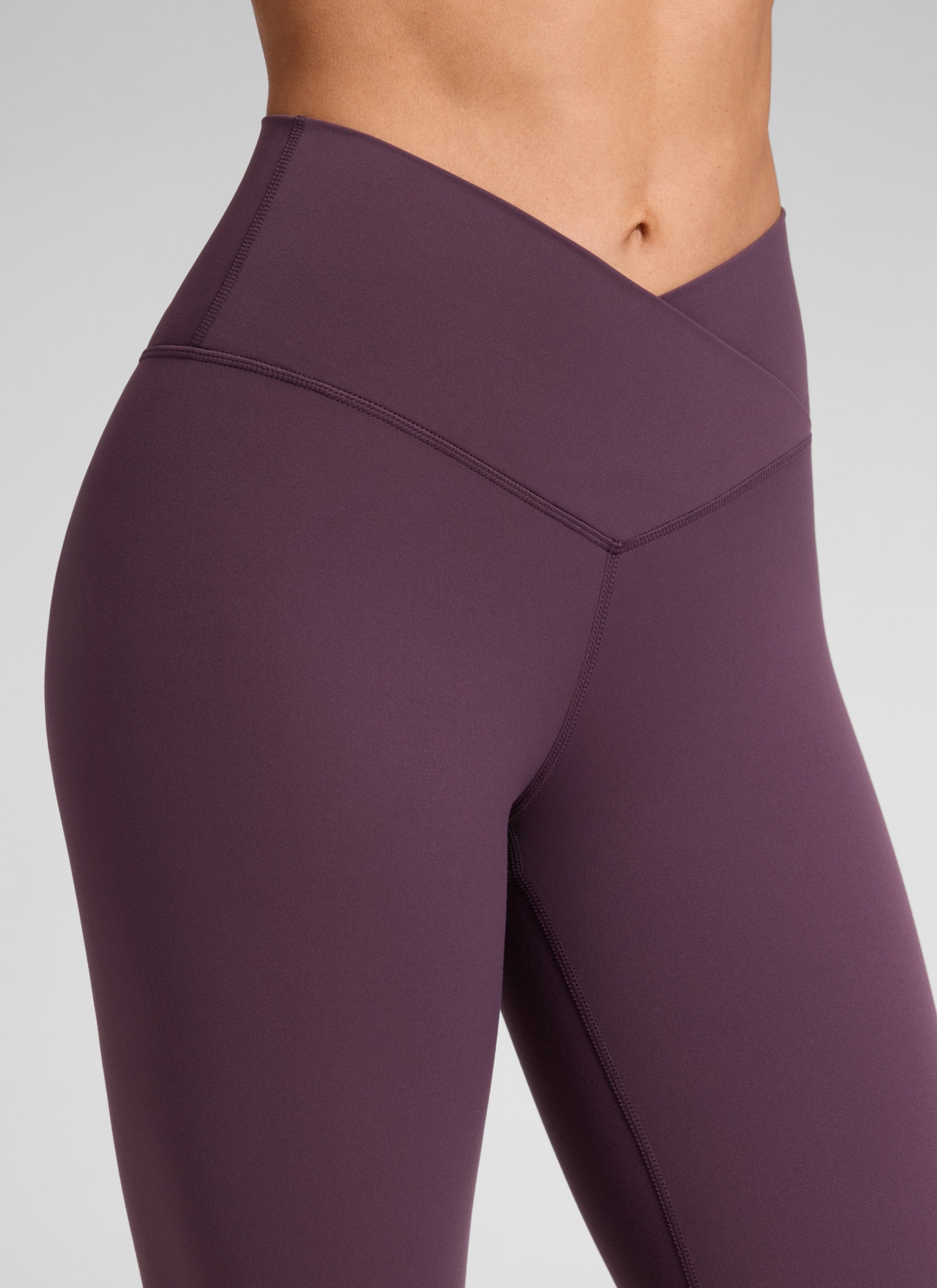 CRZ YOGA Women's High Rise Butterluxe Yoga Leggings 25'' V Cross Waist Grape Thistle Purple @model_info:Lary