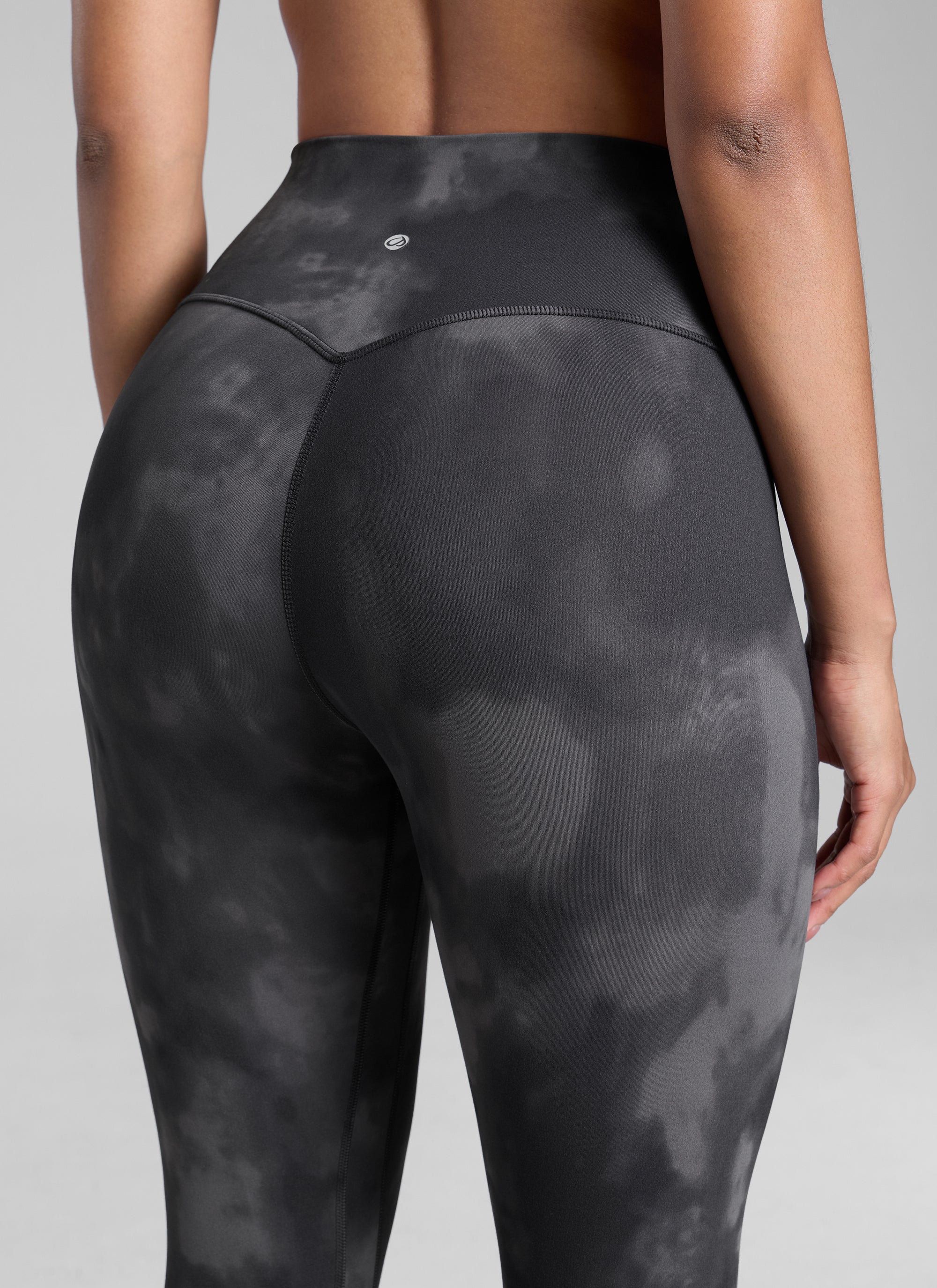 CRZ YOGA Women's Workout High Rise Butterlift Yoga Leggings 25'' Grey Tie Dye Flowers @model_info:Barbara