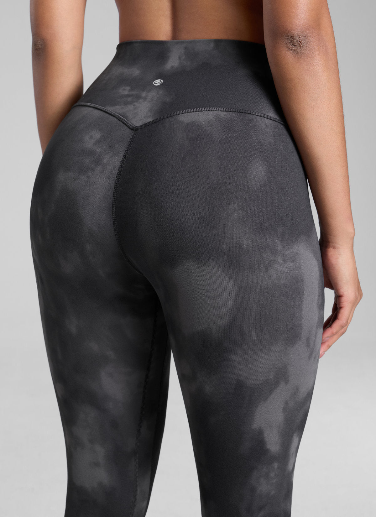 CRZ YOGA Women's Workout High Rise Butterlift Yoga Leggings 28'' Grey Tie Dye Flowers @model_info:Barbara