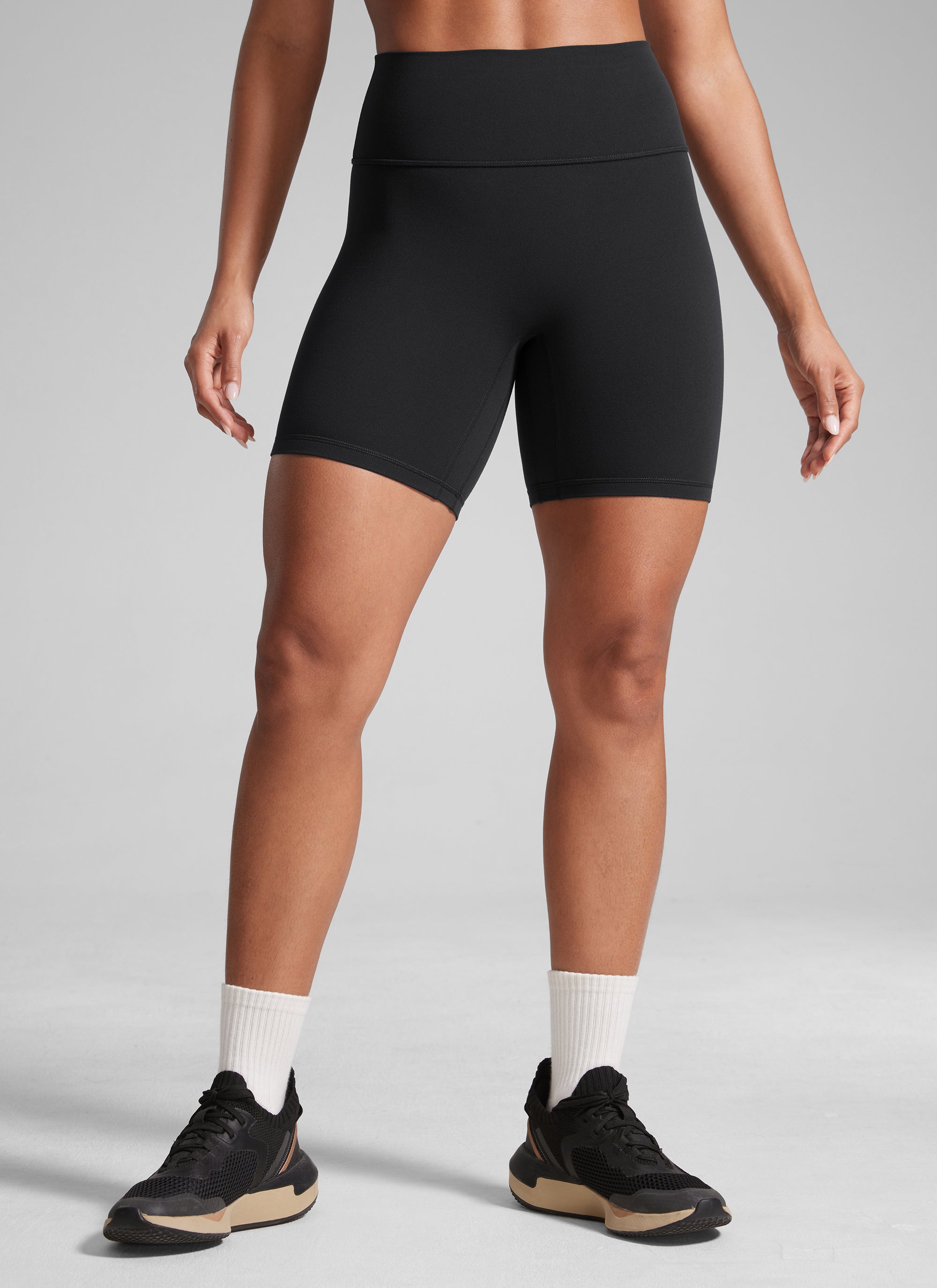 CRZ YOGA Butterlift Womens Scrunch Butt Biker Shorts 6'' No Front Seam Black @model_info:Crystal