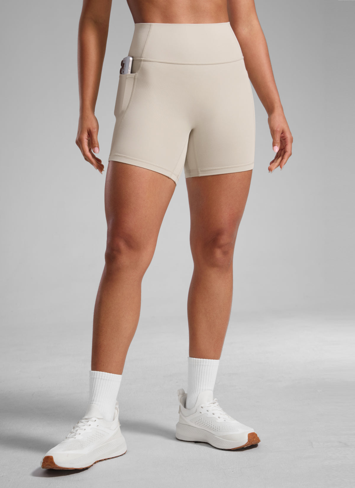 CRZ YOGA Butterlift Womens Scrunch Butt No Front Seam Pocket Biker Shorts 5'' Mojave Tan @model_info:Crystal