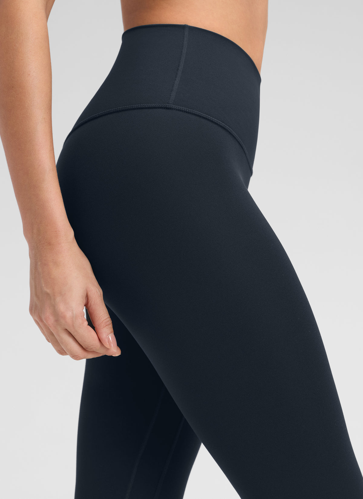 CRZ YOGA Women's Butterluxe Yoga High Rise No Front Seam Legging 25'' True Navy @model_info:Bruna