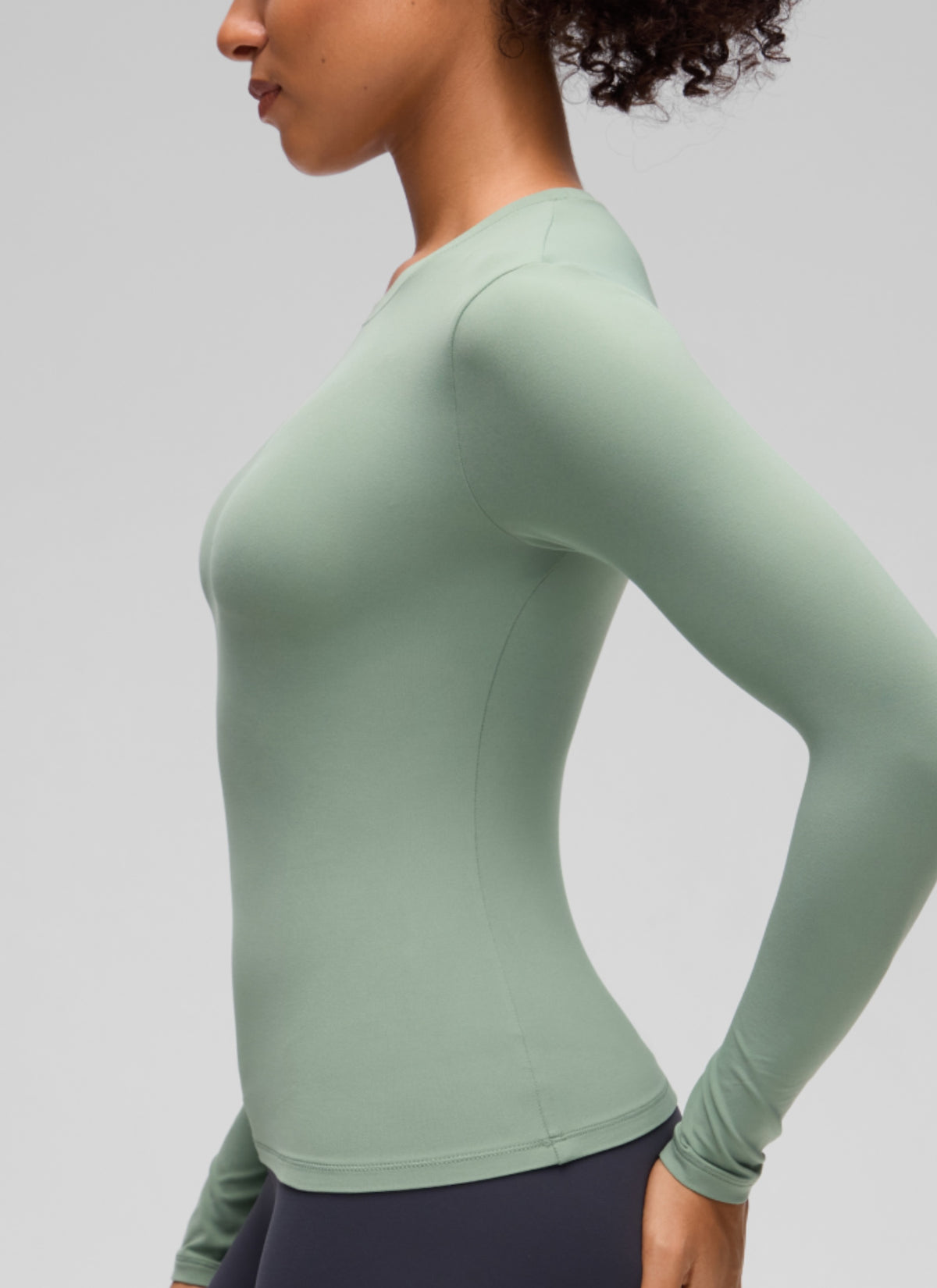 CRZ YOGA Women's Crew Neck Tight Fit Long Sleeve Shirts Casual Tee Green Palm Court @model_info:F