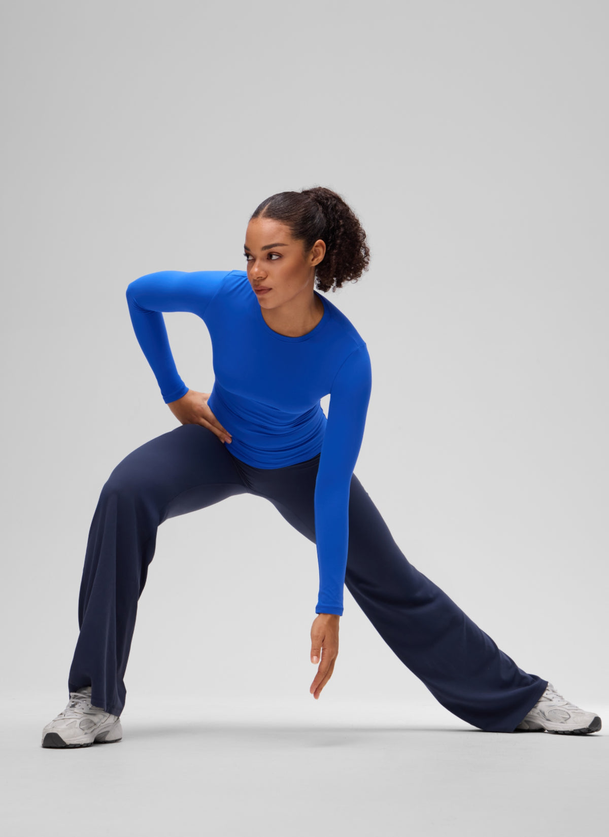 CRZ YOGA Women's Crew Neck Tight Fit Long Sleeve Shirts Casual Tee Sparkle Blue @model_info:F